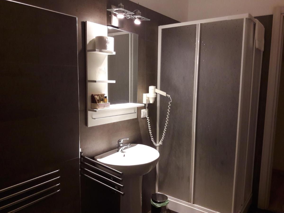 4Rooms Guest House Free Wi-Fi 살레르노 외부 사진