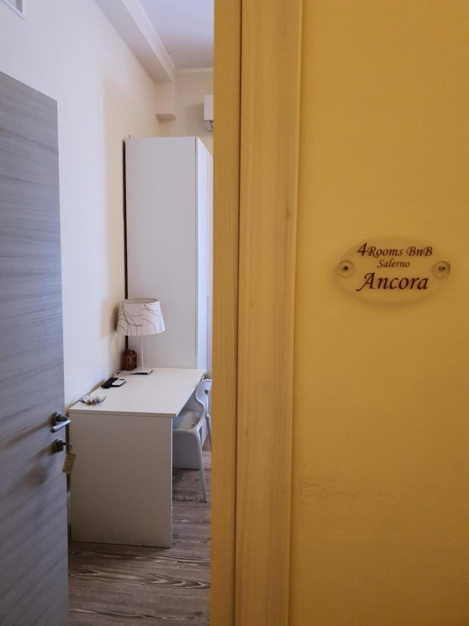 4Rooms Guest House Free Wi-Fi 살레르노 외부 사진
