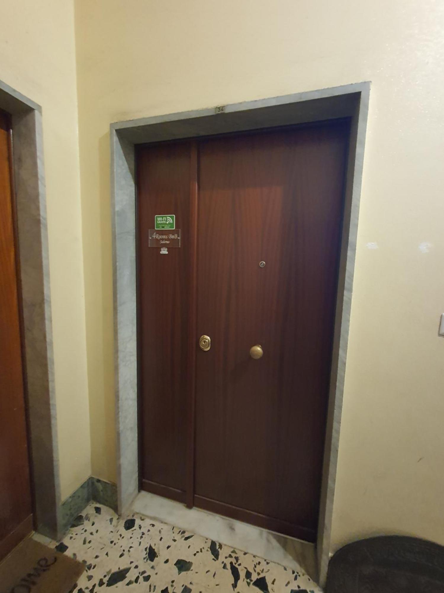 4Rooms Guest House Free Wi-Fi 살레르노 외부 사진