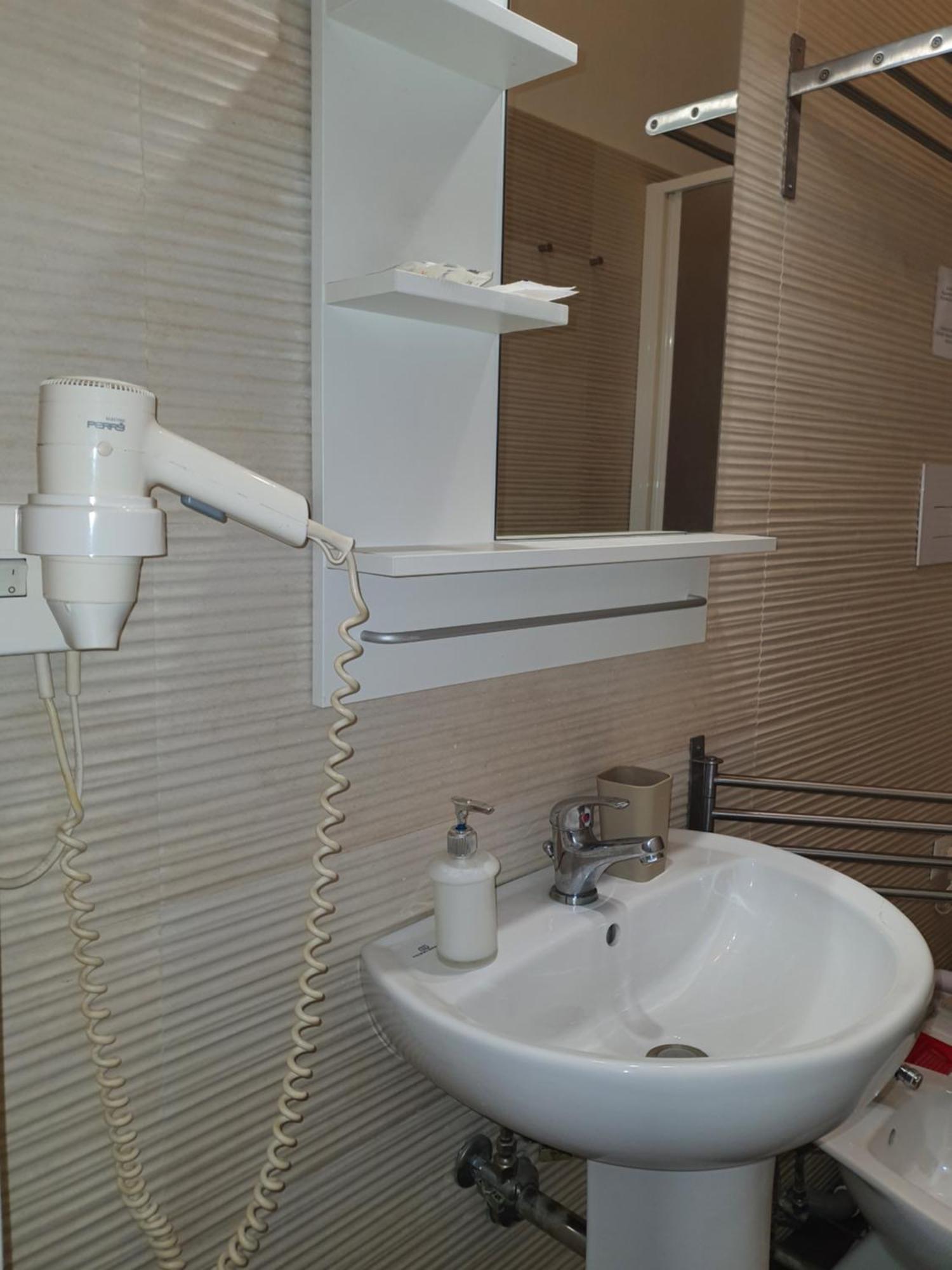 4Rooms Guest House Free Wi-Fi 살레르노 외부 사진