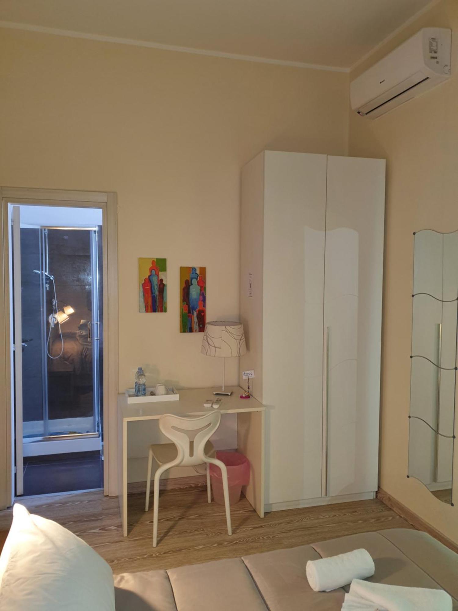 4Rooms Guest House Free Wi-Fi 살레르노 외부 사진