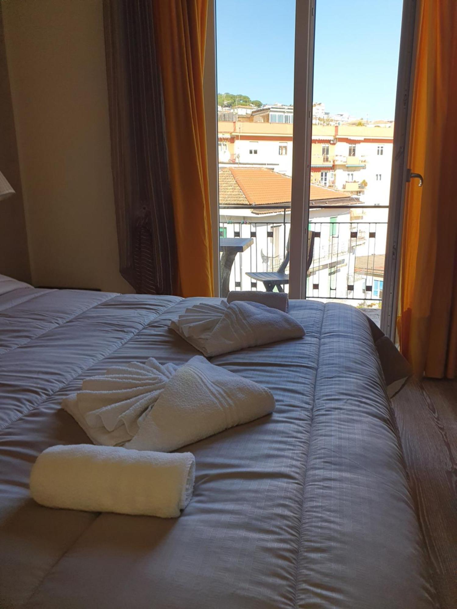 4Rooms Guest House Free Wi-Fi 살레르노 외부 사진