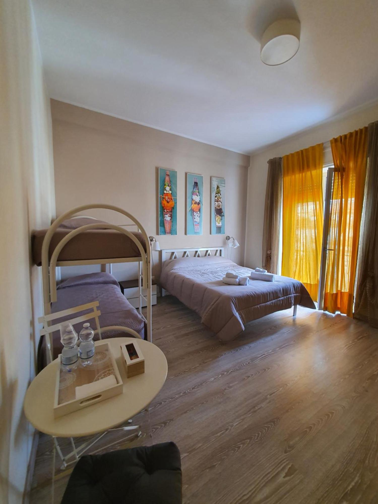 4Rooms Guest House Free Wi-Fi 살레르노 외부 사진